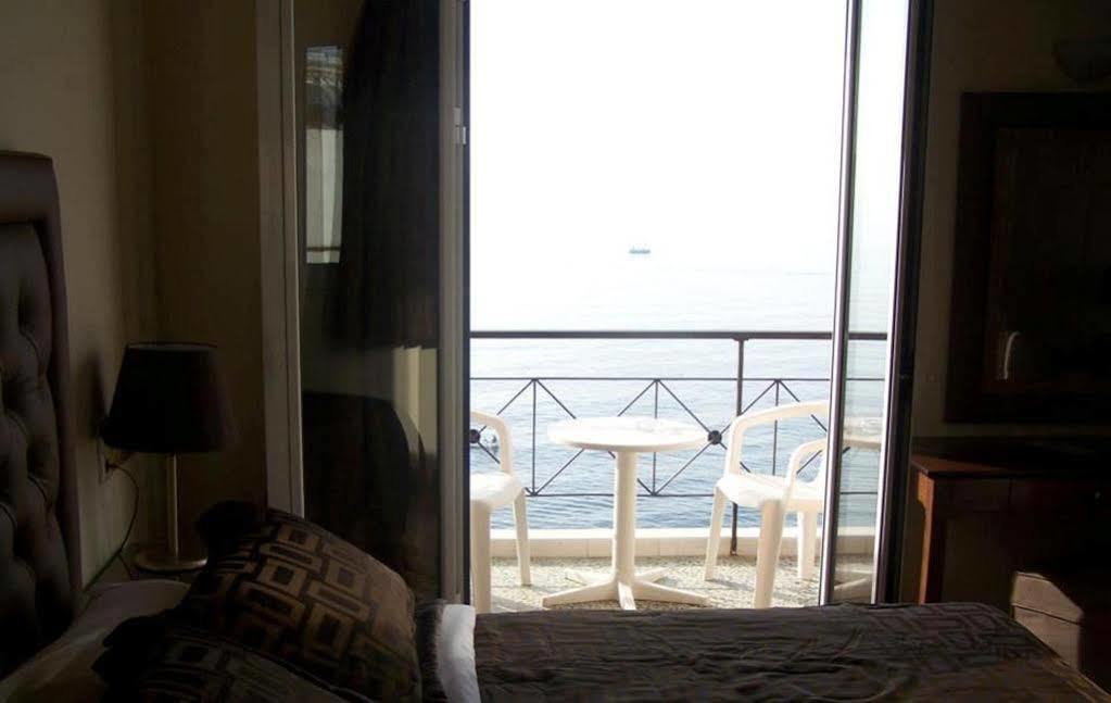 Queens Leriotis Hotel Pireus Eksteriør bilde